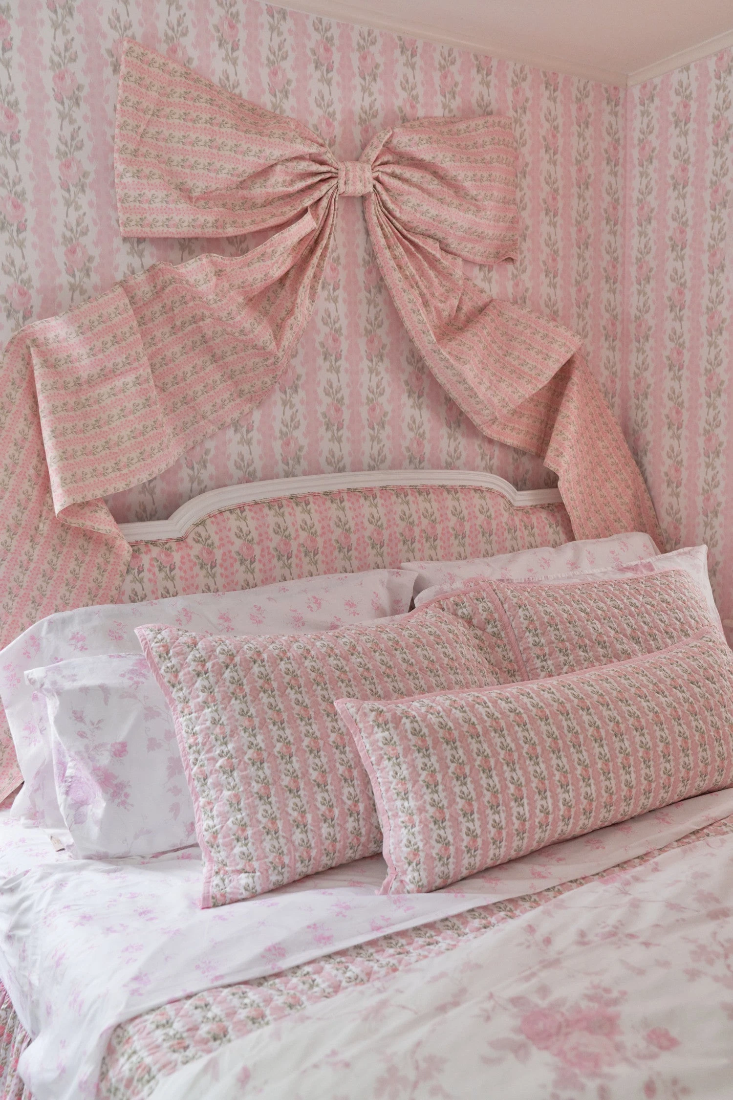 LoveShackFancy Blooming Heirloom Wallpaper 3 LoveShackFancy Blooming Heirloom Wallpaper