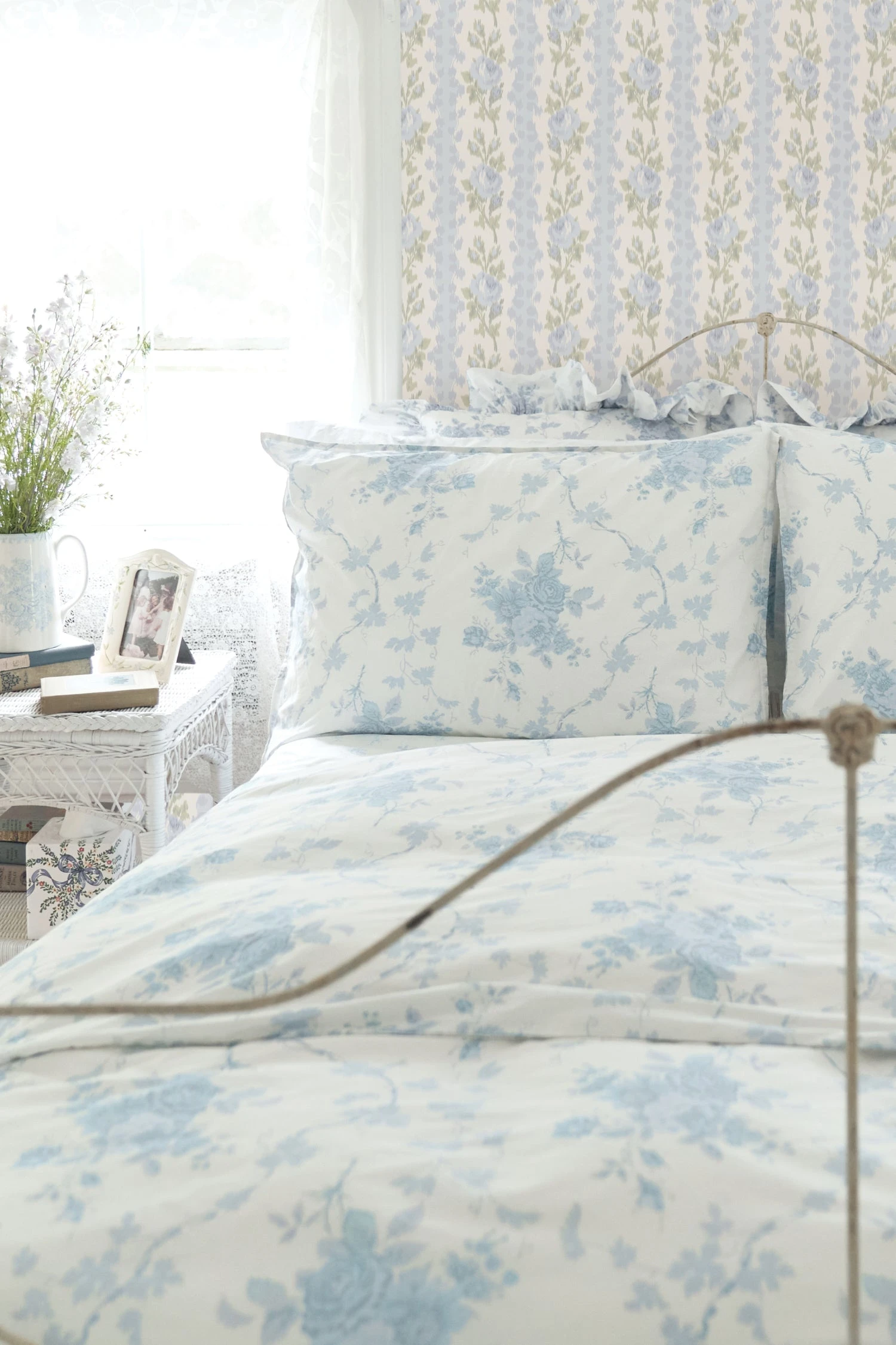 LoveShackFancy Blooming Heirloom Wallpaper 8 LoveShackFancy Blooming Heirloom Wallpaper